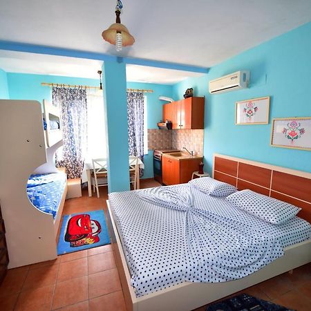 Lovely Apartment W/ Ac + Bath. + Kitchen + Parking And Garden Shkoder Luaran gambar