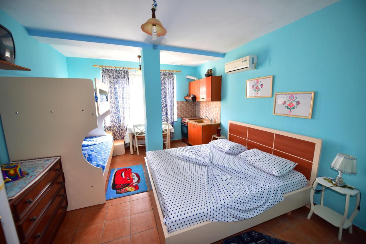 Lovely Apartment W/ Ac + Bath. + Kitchen + Parking And Garden Shkoder Luaran gambar
